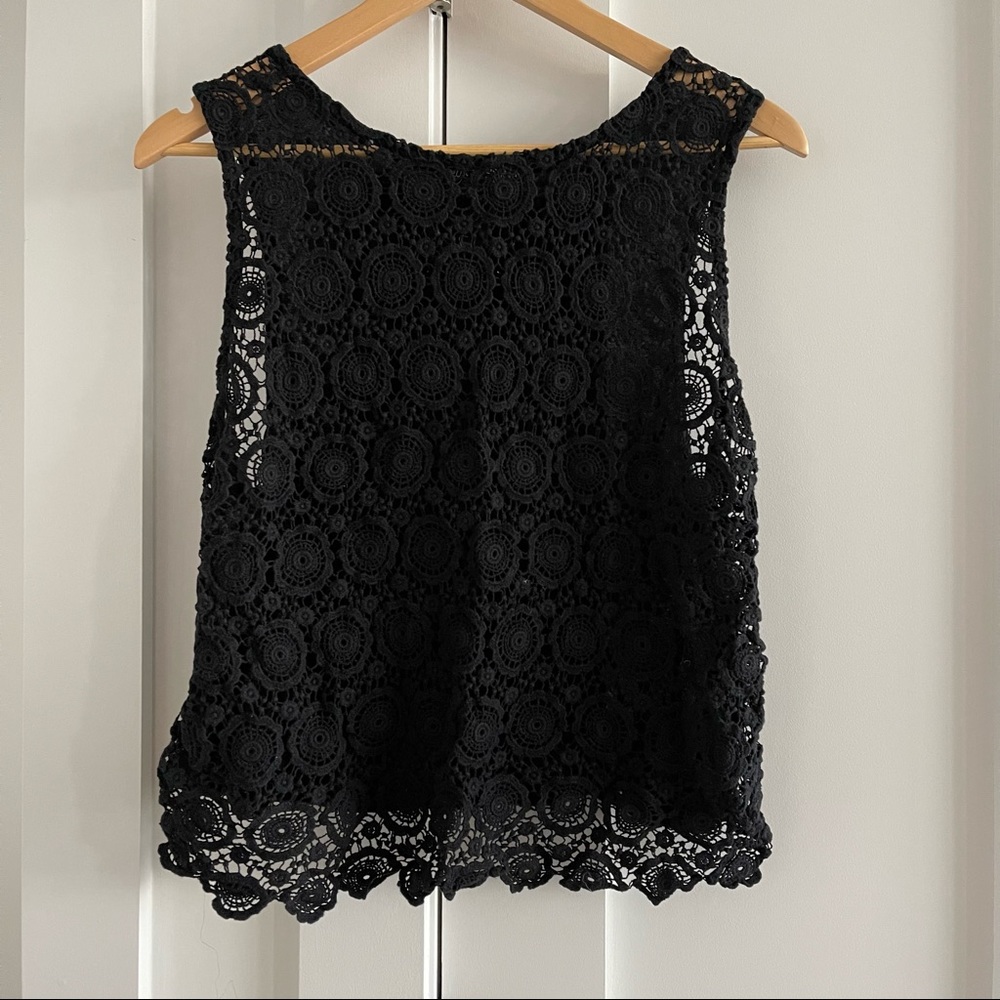 Embroidered loose knit tank top, black